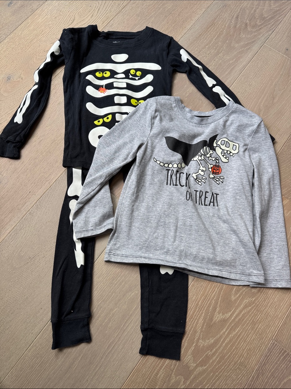 Kids Halloween Glow-In-The-Dark Skeleton Pajama Set & Long-Sleeved Shirt